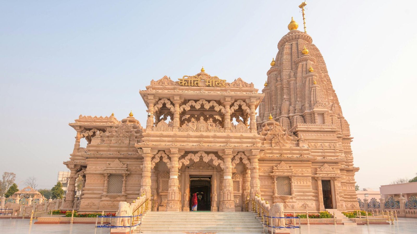 Agra & Mathura-Vrindavan Overnight Tour From Delhi mobile image 4